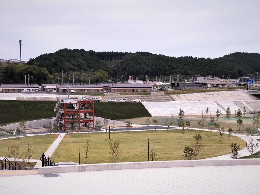 公園完成　街の賑わい復活へ