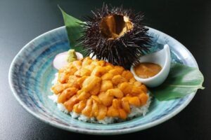【南三陸キラキラうに丼ＤＸプラン】鮑の踊り焼も付いて驚愕の夏の王者『うに』