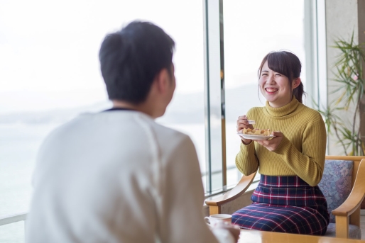 海が望めるラウンジでお茶をどうぞ