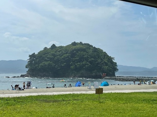 志津川湾に浮かぶ歩いて渡れる島～荒島～