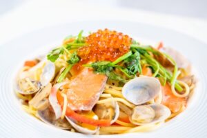 春季限定！春せりと南三陸サーモンパスタ