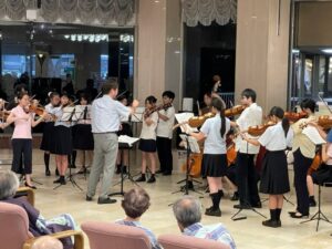 玉川学園オーケストラ部の皆さまによる演奏会がありました