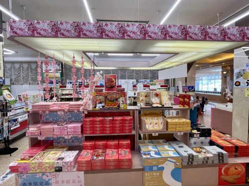売店の桜スイーツを紹介いたします！