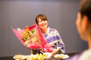 お祝い事でご利用のお客様へ!花束やケーキの手配承ります♪