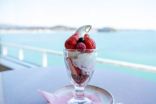 🍓春の訪れを味わう!贅沢ないちごパフェが新登場🍓