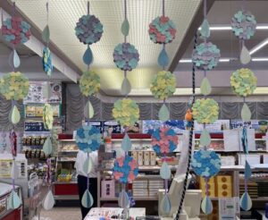 当館売店の6月の装飾&可愛らしい○○のヘアバンド♪