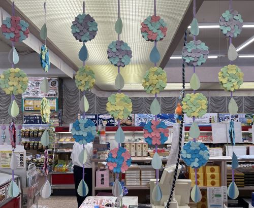 当館売店の6月の装飾&可愛らしい○○のヘアバンド♪