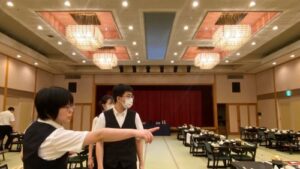 インターンシップ生！宴会研修中♪