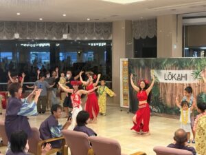 フラタヒチアンダンスショーが行われました