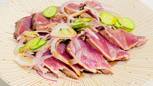 三陸の旬！気仙沼で水揚げされたカツオタタキ