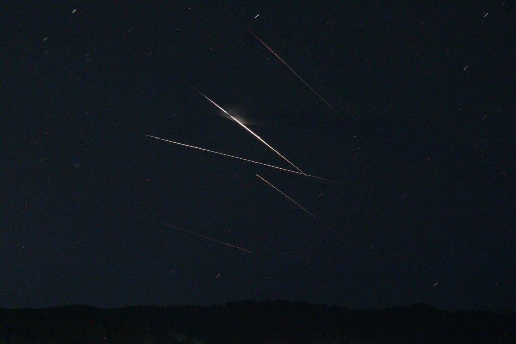 流れ星?未確認降下光