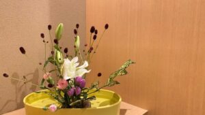 館内を彩る、季節の生花